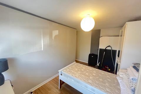 2 bedroom maisonette for sale, Hazelwood House, New River Crescent, London
