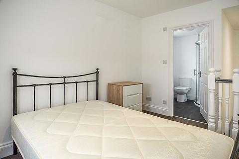 2 bedroom flat to rent, North Road East, Devon PL4