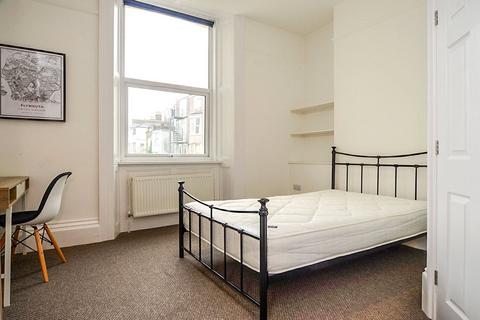 2 bedroom flat to rent, North Road East, Devon PL4