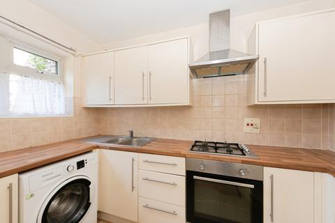 41 Morland Close, Hampton, TW12 3YY