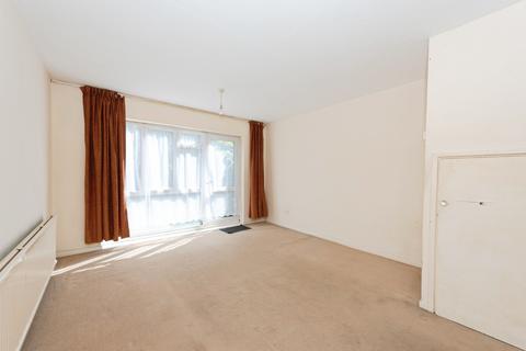 41 Morland Close, Hampton, TW12 3YY