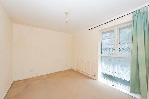 41 Morland Close, Hampton, TW12 3YY
