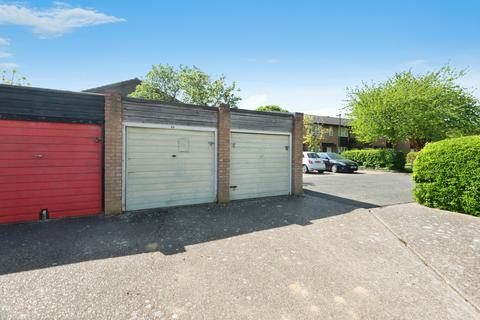 41 Morland Close, Hampton, TW12 3YY