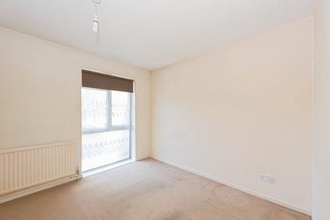 41 Morland Close, Hampton, TW12 3YY