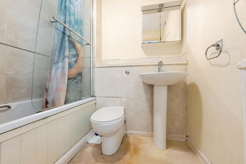 41 Morland Close, Hampton, TW12 3YY