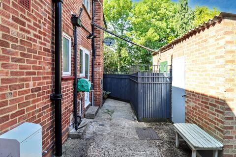 37 Middle Meadow, Chalfont St Giles, HP8 4QS