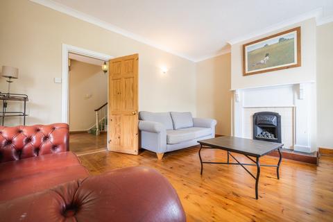 undefined, Tenby SA70