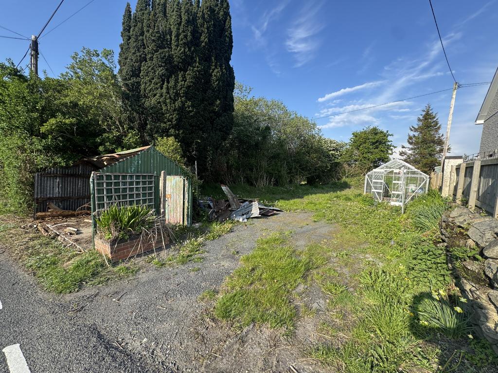 Extended garden / yard area