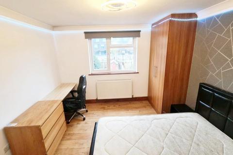 1 bedroom in a house share to rent, London, SW16