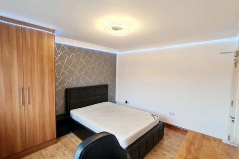 1 bedroom in a house share to rent, London, SW16