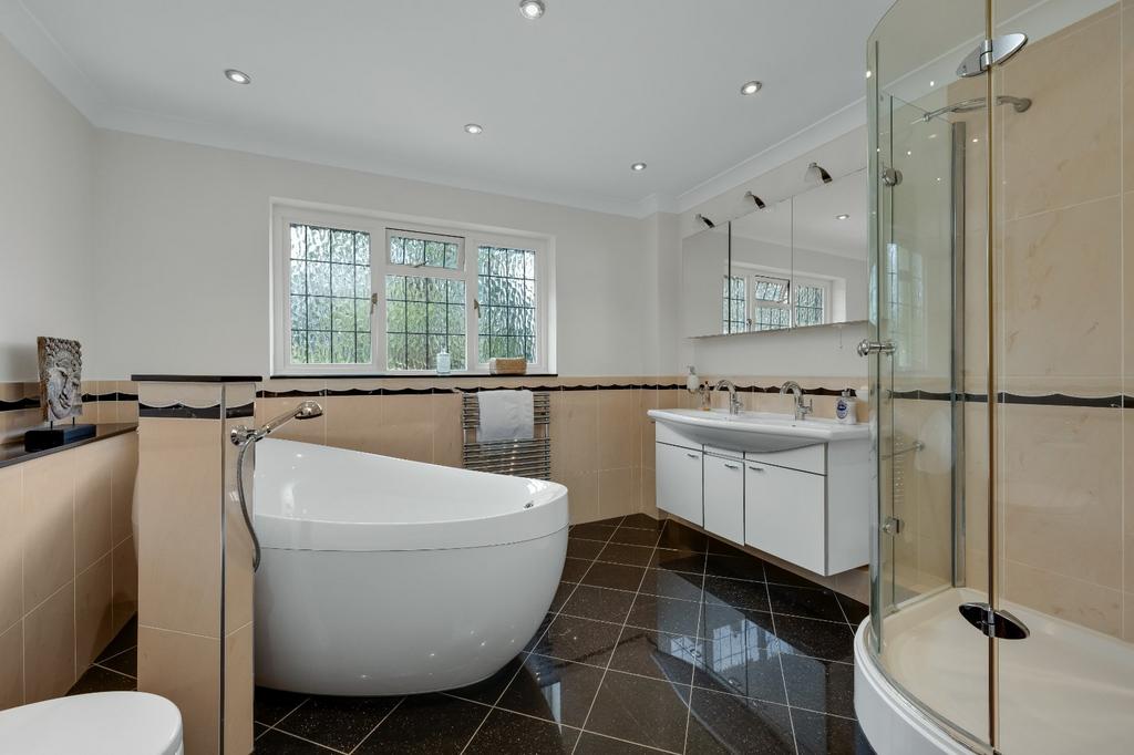 Main En Suite