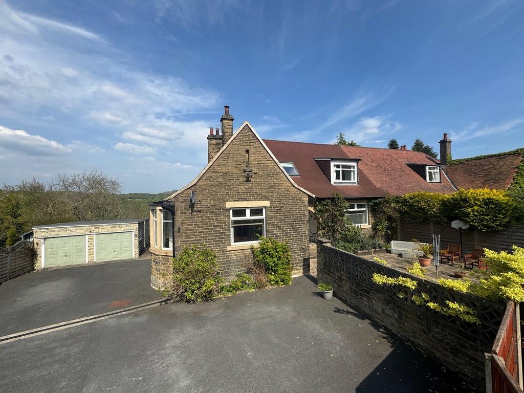 Bradford Road, Cottingley, Bingley, BD16 6 bed semi-detached house for ...
