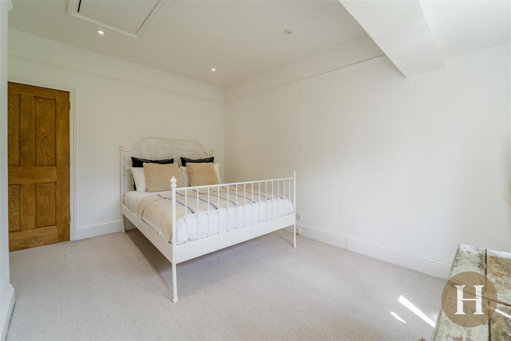 Hadleigh Estate Agents-14.jpg