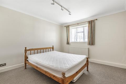 2 bedroom flat to rent, Wayside, East Sheen, SW14