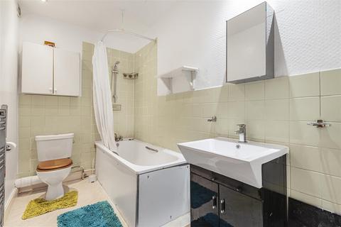 2 bedroom flat to rent, Wayside, East Sheen, SW14