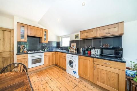 2 bedroom flat to rent, Sprules Road, London SE4