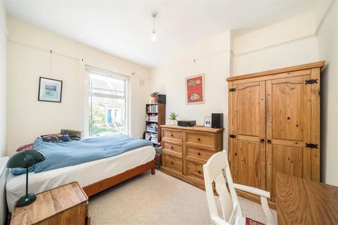 2 bedroom flat to rent, Sprules Road, London SE4
