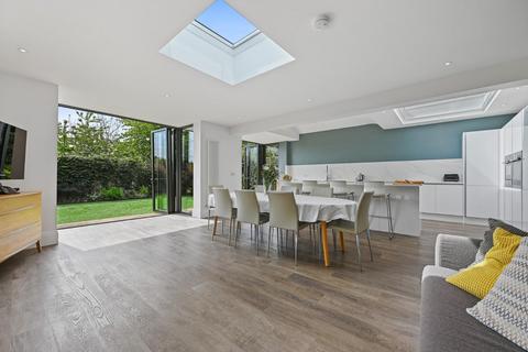 Dorincourt Boston Gardens, Brentford, TW8 9LS