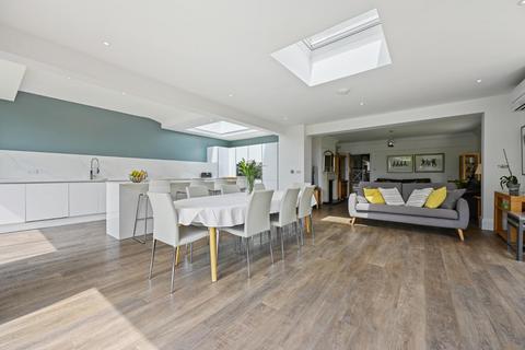 Dorincourt Boston Gardens, Brentford, TW8 9LS