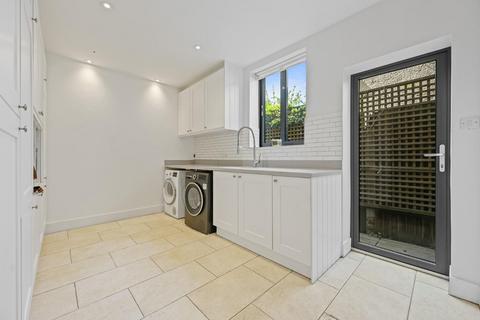 Dorincourt Boston Gardens, Brentford, TW8 9LS