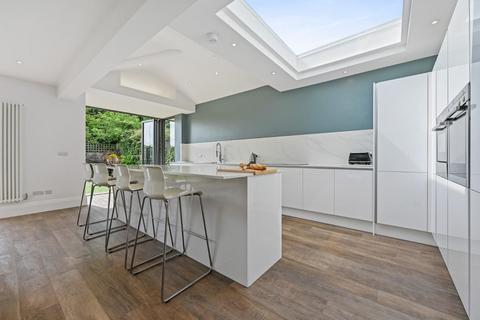 Dorincourt Boston Gardens, Brentford, TW8 9LS
