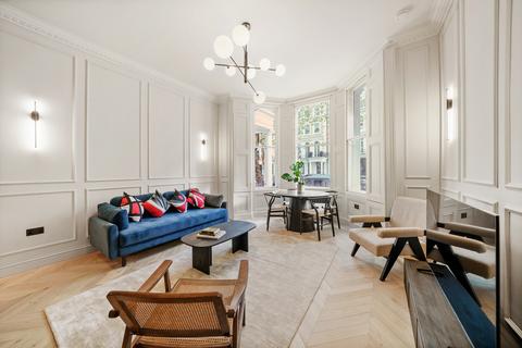 2 bedroom flat for sale, Beaufort Gardens, London, SW3