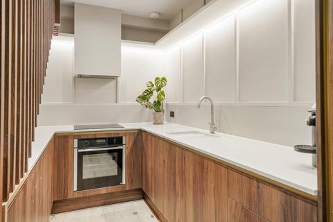 2 bedroom flat for sale, Beaufort Gardens, London, SW3