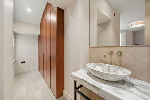 2 bedroom flat for sale, Beaufort Gardens, London, SW3