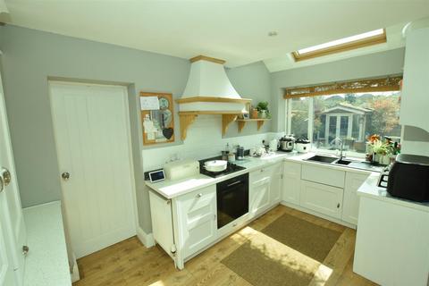 61 Hackness Road, Scarborough, YO12 5SD