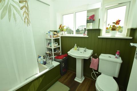 61 Hackness Road, Scarborough, YO12 5SD