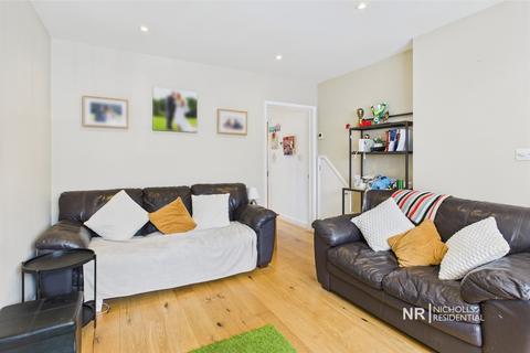 1a Worthfield Close, West Ewell, Epsom, KT19 9RF
