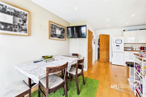 1a Worthfield Close, West Ewell, Epsom, KT19 9RF