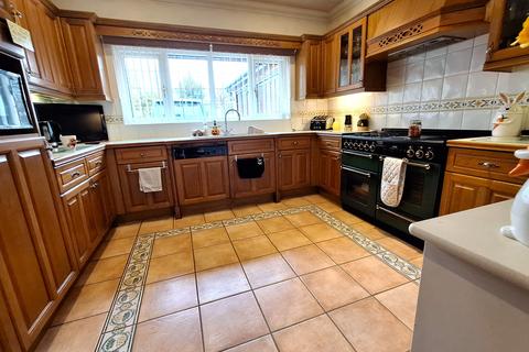 4 bedroom detached house for sale, Botley Road, Fair Oak, Eastleigh