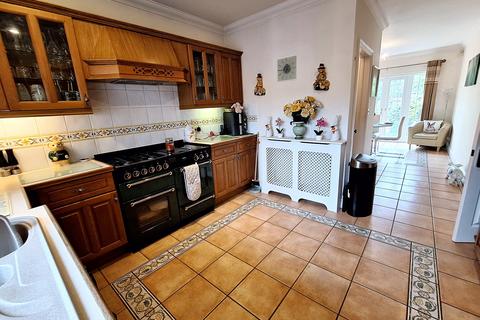 4 bedroom detached house for sale, Botley Road, Fair Oak, Eastleigh