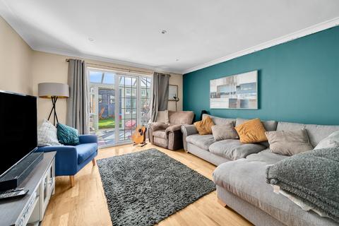 22 Woodville Close, London, SE3 8ED
