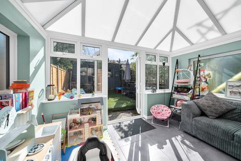 22 Woodville Close, London, SE3 8ED