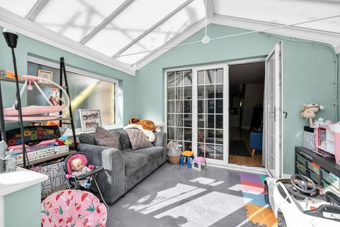 22 Woodville Close, London, SE3 8ED