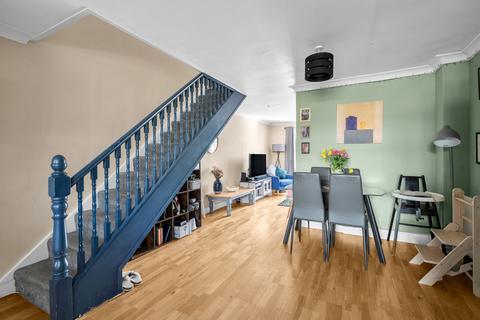 22 Woodville Close, London, SE3 8ED