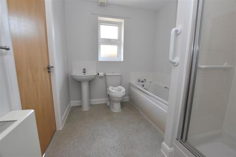 2 bedroom semi-detached bungalow for sale, Camberwell Way, Hull