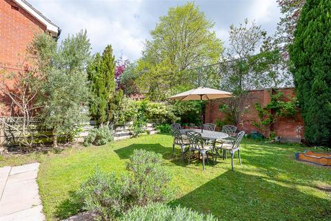 28 Sails Drive, York, YO10 3LR