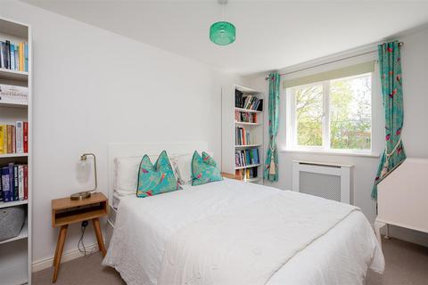 28 Sails Drive, York, YO10 3LR