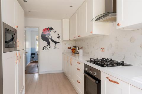 28 Sails Drive, York, YO10 3LR