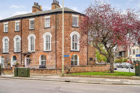 4 bedroom townhouse for sale, Coniscliffe Road, Darlington