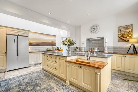 4 bedroom townhouse for sale, Coniscliffe Road, Darlington