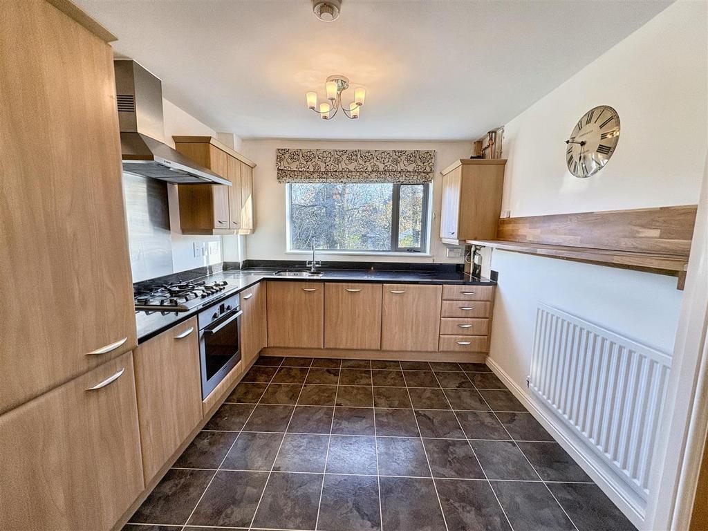Kitchen 2.jpg