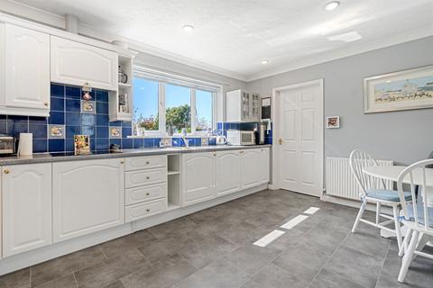 9 Longfield Drive, Camelford, PL32 9TE