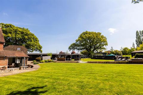 Bines Farm Cottage Bines Road, Partridge Green, Horsham, RH13 8EQ