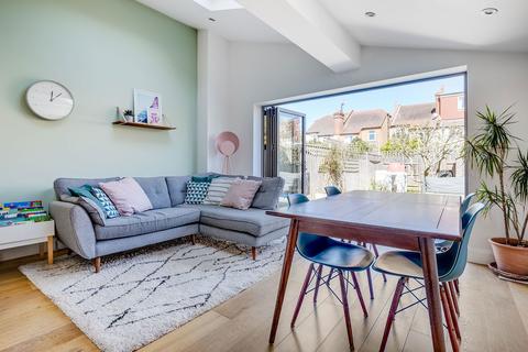 25 Beech Grove, New Malden, KT3 3HR