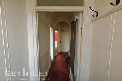 3 bedroom end of terrace house for sale, Newsome Road, Huddersfield