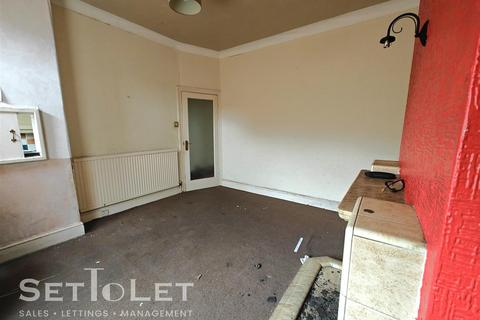 3 bedroom end of terrace house for sale, Newsome Road, Huddersfield
